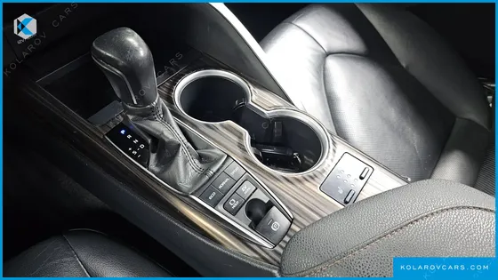 TOYOTA CAMRY 2.5 XLE HYBRID