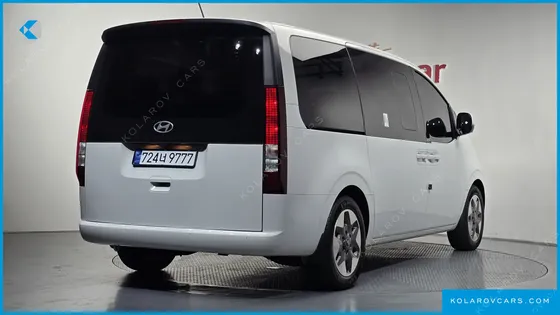 HYUNDAI STARIA TOURER 11-SEATER