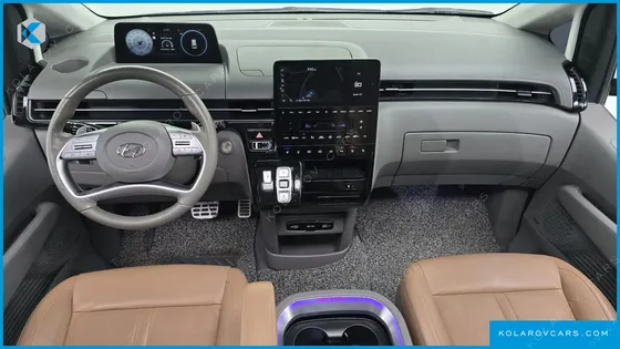 HYUNDAI STARIA 4WD LOUNGE 9-SEATER