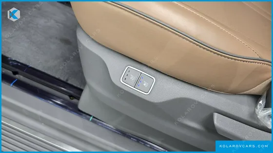HYUNDAI STARIA 4WD LOUNGE 9-SEATER