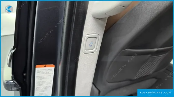 HYUNDAI STARIA 4WD LOUNGE 9-SEATER