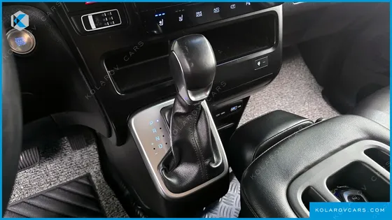 HYUNDAI STARIA 4WD TOURER 9-SEATER