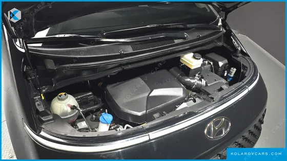 HYUNDAI STARIA 4WD LOUNGE 9-SEATER
