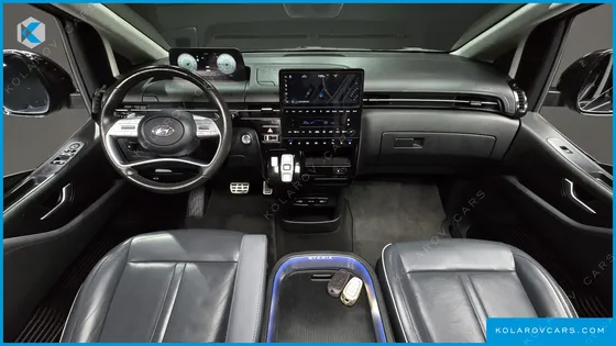 HYUNDAI STARIA 4WD LOUNGE 9-SEATER