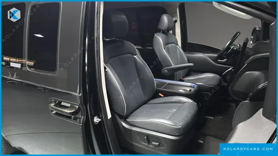 HYUNDAI STARIA 4WD LOUNGE 9-SEATER