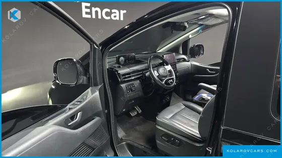 HYUNDAI STARIA 4WD LOUNGE 9-SEATER