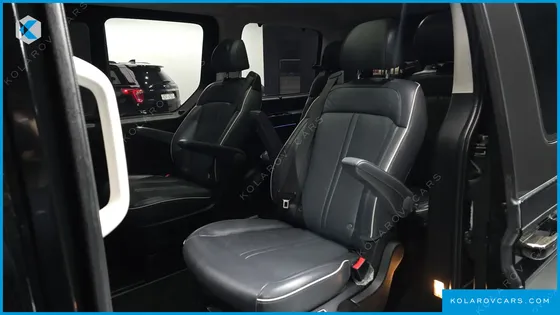 HYUNDAI STARIA 4WD LOUNGE 9-SEATER