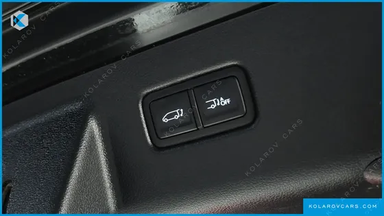 HYUNDAI STARIA 4WD LOUNGE 9-SEATER