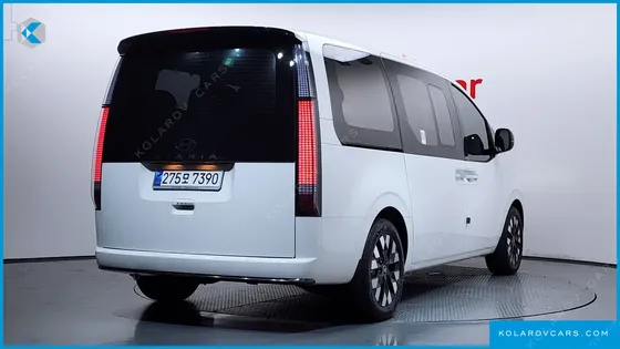 HYUNDAI STARIA LOUNGE 9-SEATER