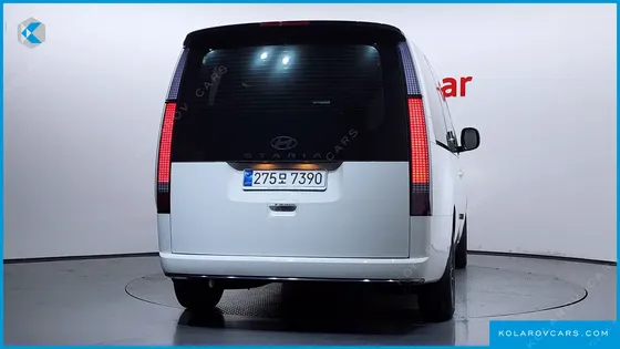 HYUNDAI STARIA LOUNGE 9-SEATER