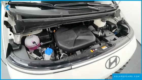 HYUNDAI STARIA LOUNGE 9-SEATER