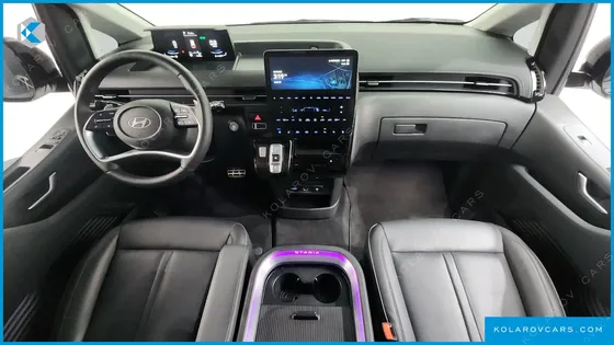 HYUNDAI STARIA LOUNGE 9-SEATER
