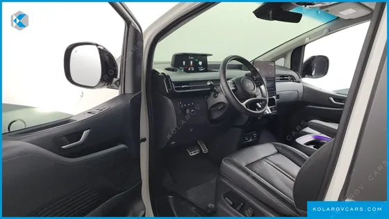 HYUNDAI STARIA LOUNGE 9-SEATER