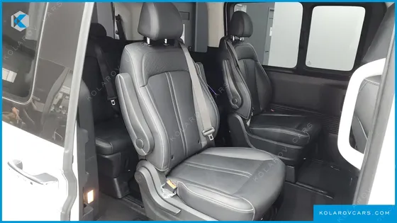 HYUNDAI STARIA LOUNGE 9-SEATER