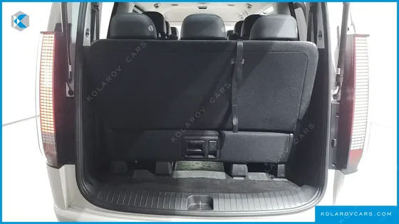 HYUNDAI STARIA LOUNGE 9-SEATER