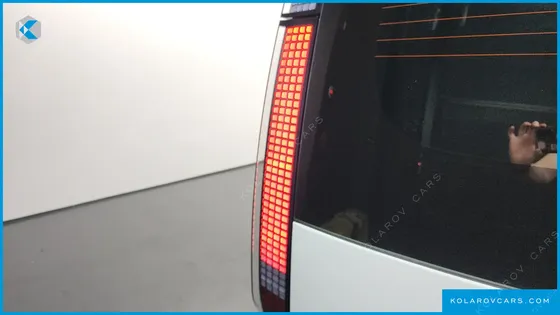 HYUNDAI STARIA LOUNGE 9-SEATER