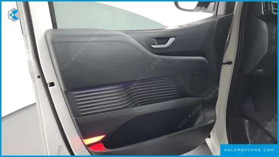 HYUNDAI STARIA LOUNGE 9-SEATER