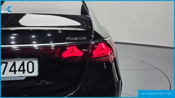 MERCEDES E-CLASS E300 4MATIC AMG LINE