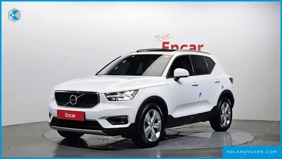 VOLVO XC40 B4 MOMENTUM