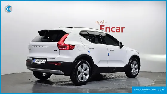 VOLVO XC40 B4 MOMENTUM