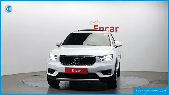 VOLVO XC40 B4 MOMENTUM