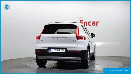 VOLVO XC40 B4 MOMENTUM