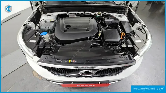 VOLVO XC40 B4 MOMENTUM