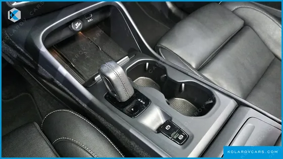 VOLVO XC40 B4 MOMENTUM