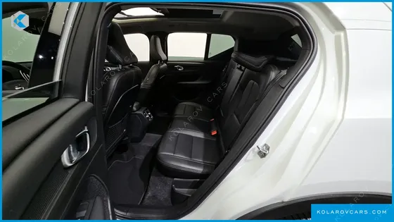 VOLVO XC40 B4 MOMENTUM