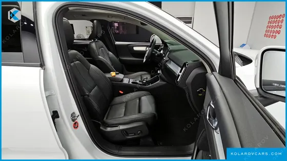 VOLVO XC40 B4 MOMENTUM