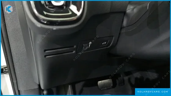 VOLVO XC40 B4 MOMENTUM