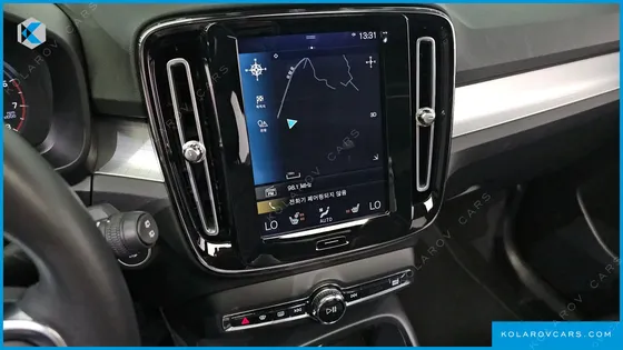 VOLVO XC40 B4 MOMENTUM
