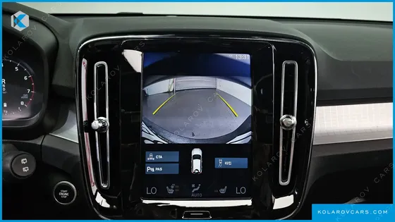 VOLVO XC40 B4 MOMENTUM