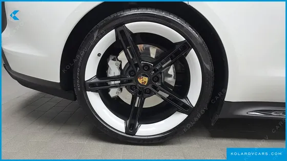 PORSCHE TAYCAN GTS