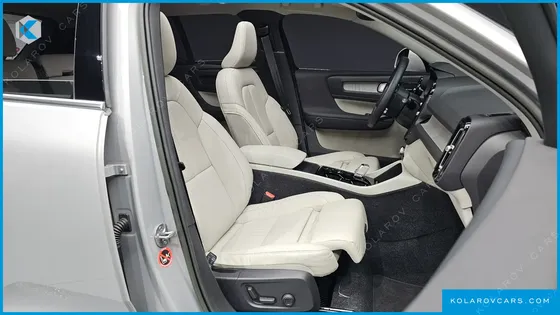VOLVO XC40 B4 ULTIMATE BRIGHT