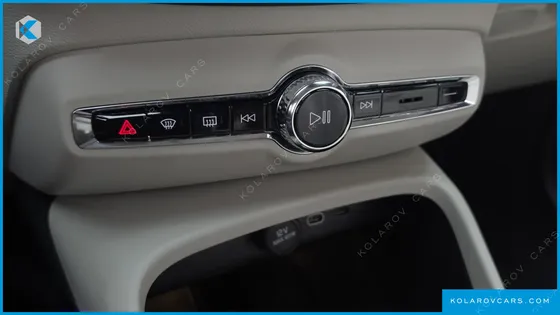 VOLVO XC40 B4 ULTIMATE BRIGHT