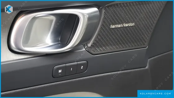 VOLVO XC40 B4 ULTIMATE BRIGHT