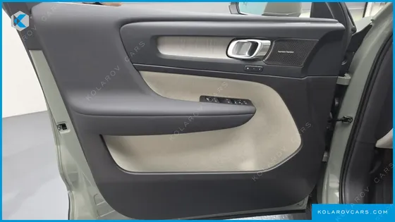 VOLVO XC40 B4 ULTIMATE BRIGHT