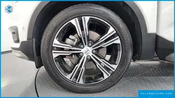 VOLVO XC40 B4 INSCRIPTION