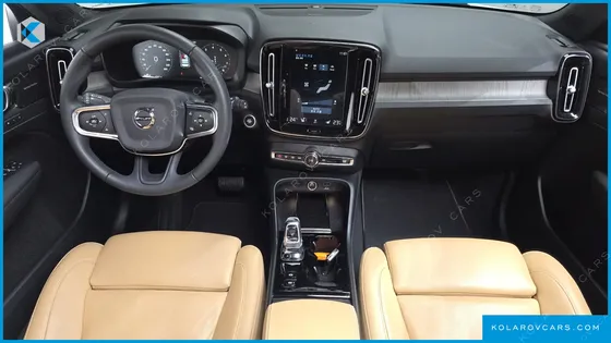 VOLVO XC40 B4 INSCRIPTION