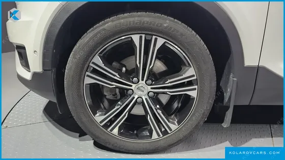 VOLVO XC40 B4 INSCRIPTION