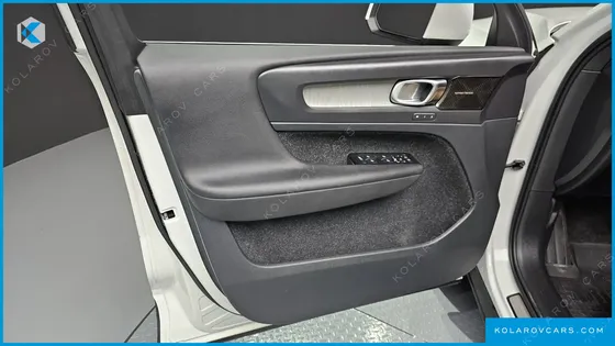 VOLVO XC40 B4 INSCRIPTION