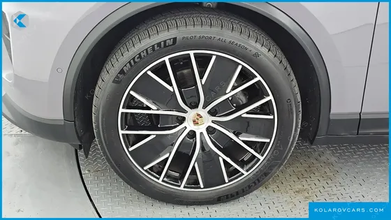 PORSCHE MACAN BASE 4