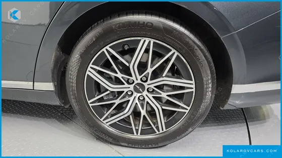 GENESIS G90 GASOLINE 3.5 TURBO AWD