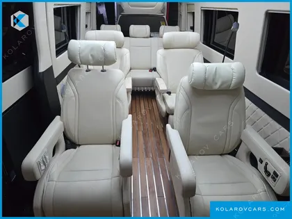 HYUNDAI SOLATI 15-SEATER
