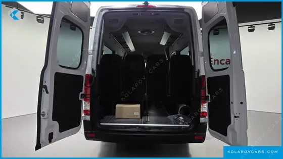 HYUNDAI SOLATI 15-SEATER