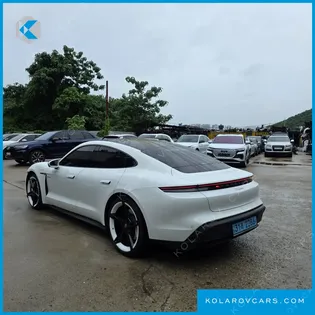 PORSCHE TAYCAN BASE