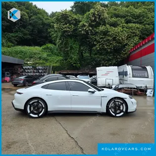 PORSCHE TAYCAN BASE