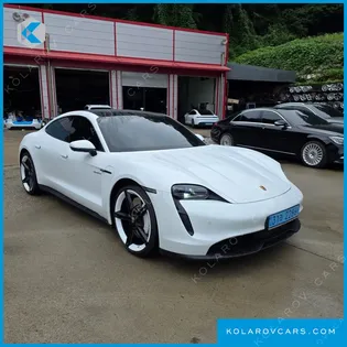 PORSCHE TAYCAN BASE