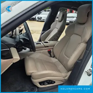 PORSCHE TAYCAN BASE